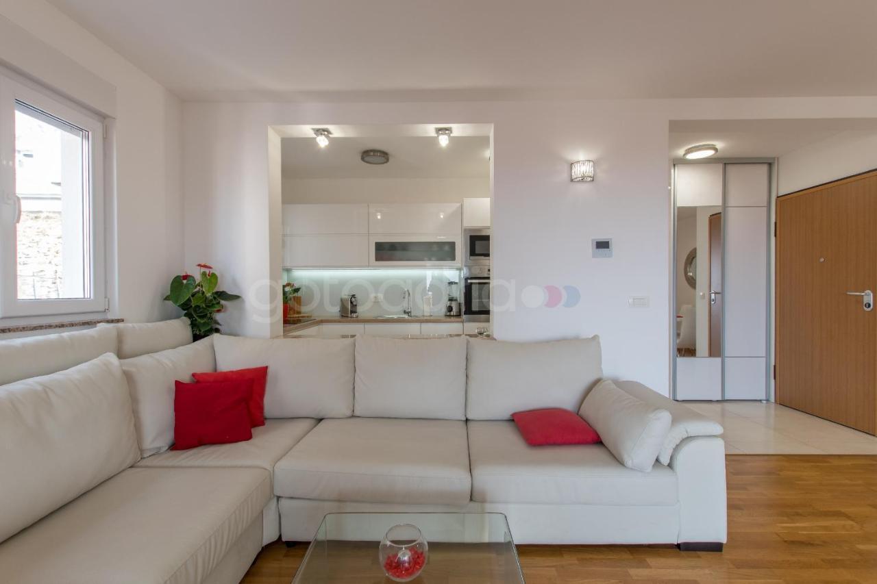 Sea View Apartments Dammi With Free Parking ماكارسكا المظهر الخارجي الصورة