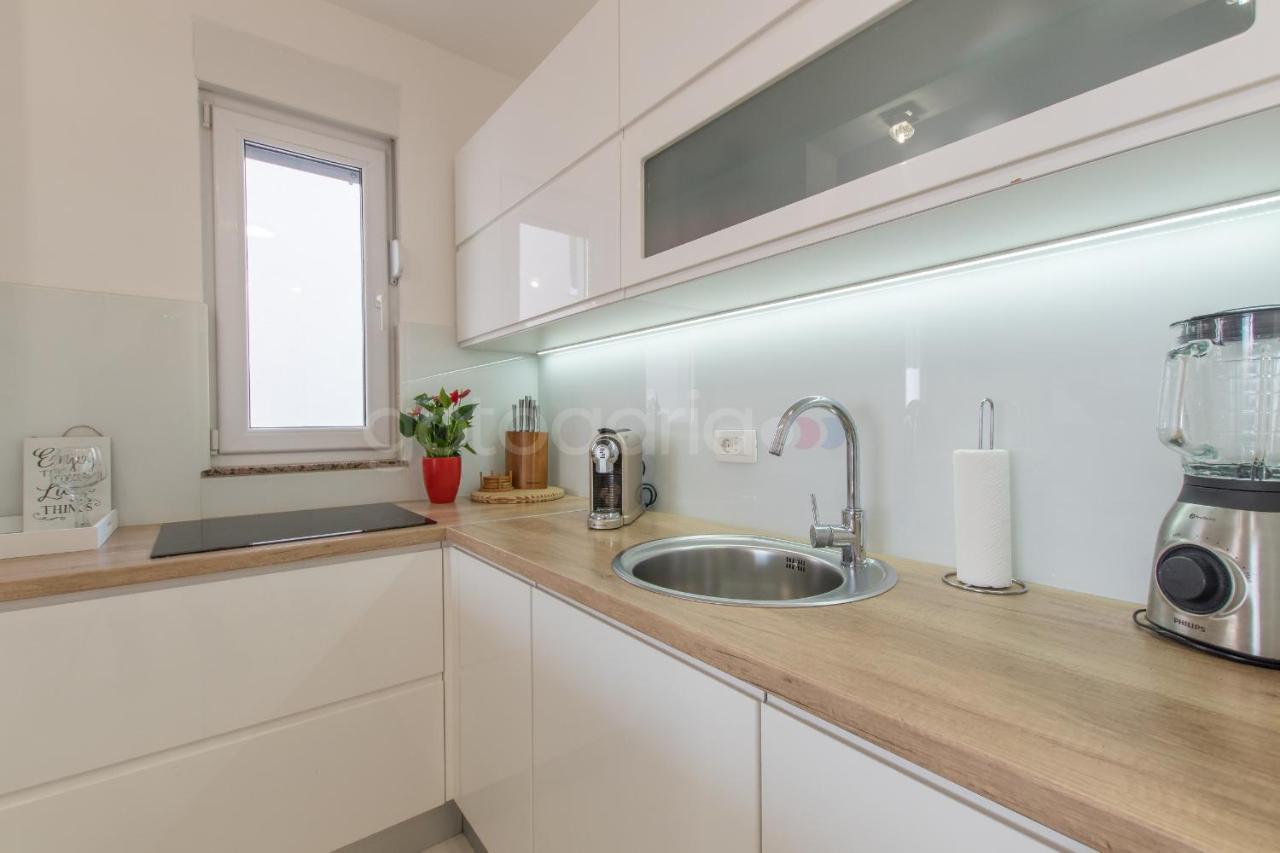 Sea View Apartments Dammi With Free Parking ماكارسكا المظهر الخارجي الصورة