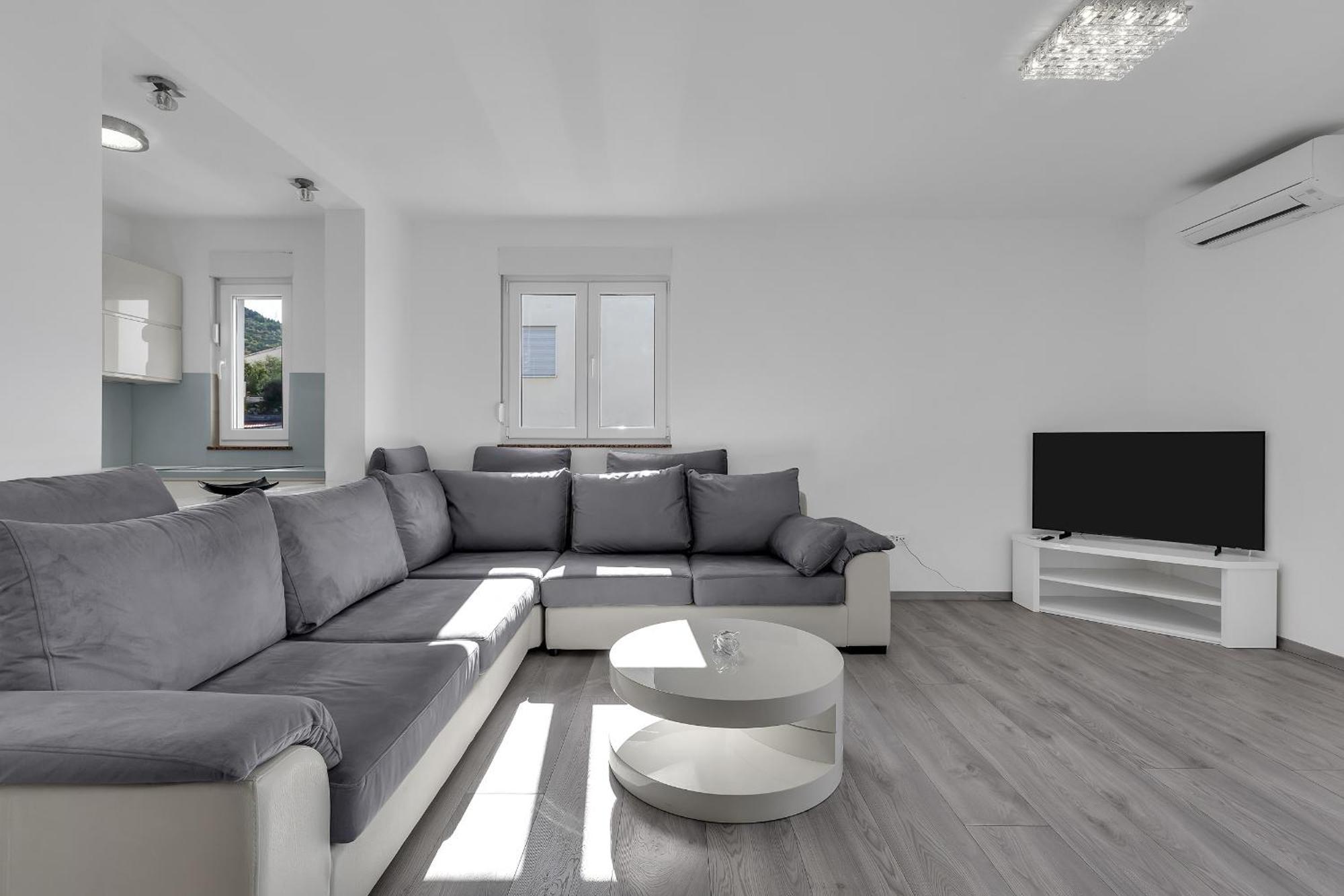 Sea View Apartments Dammi With Free Parking ماكارسكا المظهر الخارجي الصورة