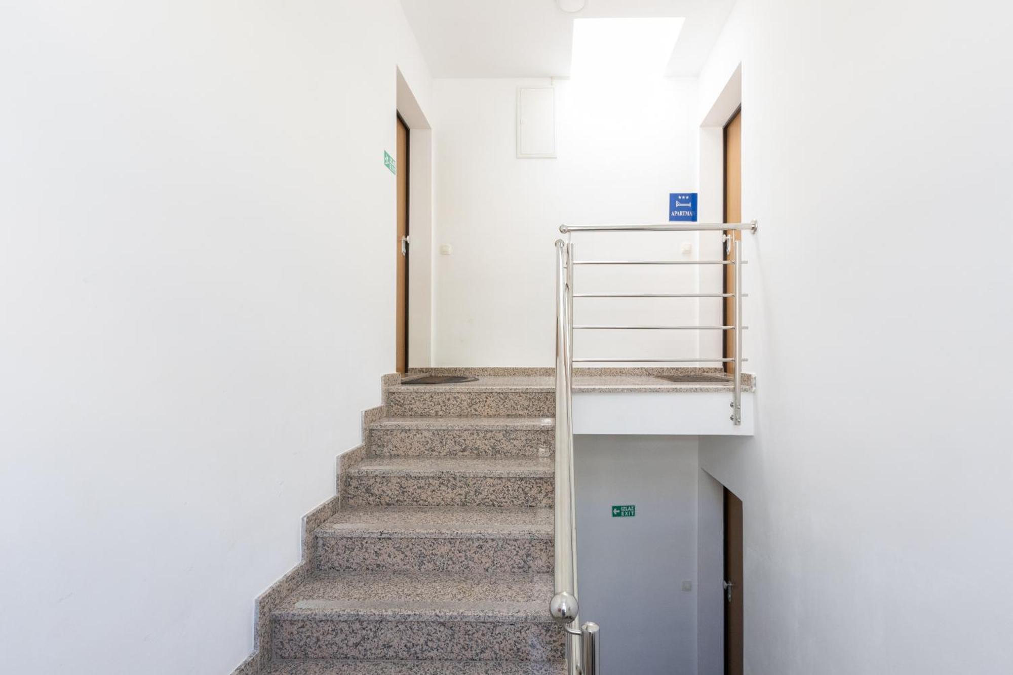 Sea View Apartments Dammi With Free Parking ماكارسكا المظهر الخارجي الصورة